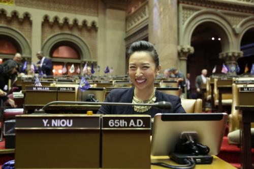 Asiatische Söhne Mitglieder vertrauen voll und ganz vertrauen